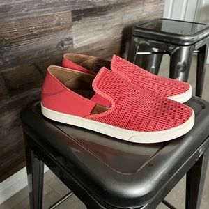 Olukai Pehuea Slip on sneaker. Size 9. Great condition!